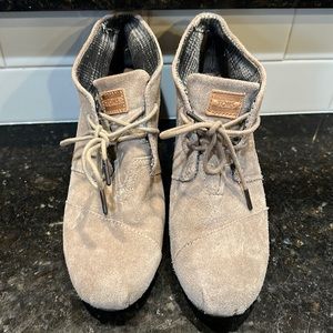 Toms suede light tan wedge boots